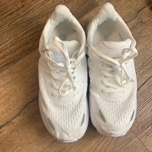 Hoka ladies white slightly worn. Clifton 8B or 40 EU.